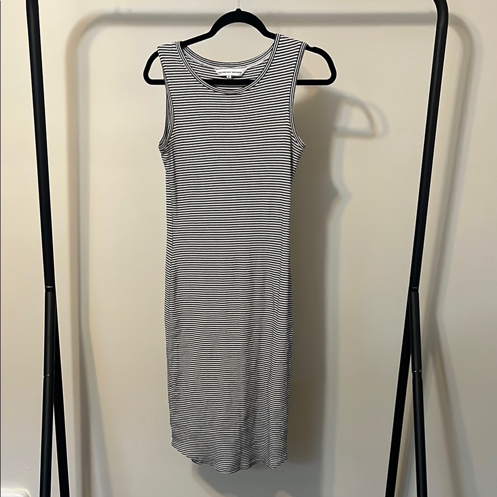 Cupcakes & Cashmere Gray Sheath Midi Dress